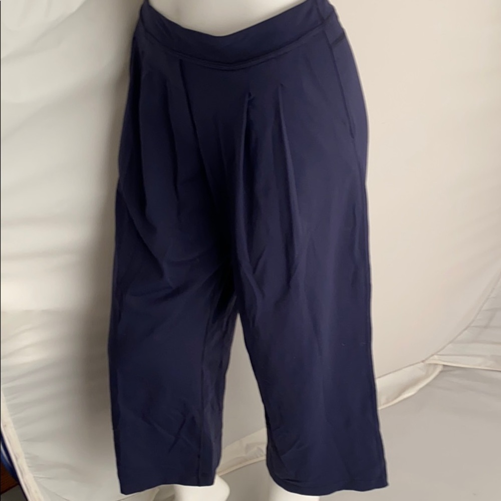 Lululemon navy pleated wide leg cropped pants - Picture 2 of 12